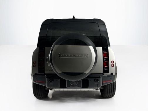 2025 Land Rover Defender P400 X-Dynamic SE