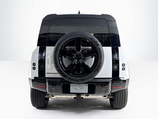 Fuji White 2026 Land Rover Defender P400 X-Dynamic SE