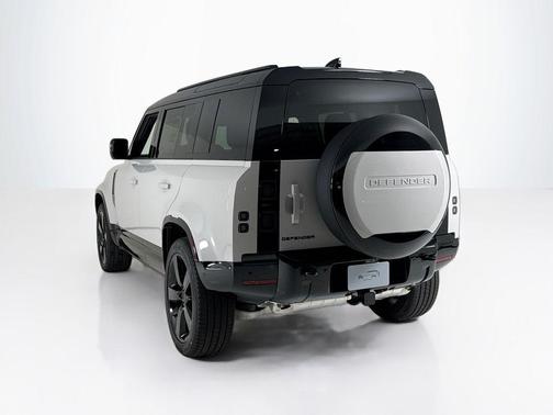 2026 Land Rover Defender 110 X-Dynamic SE
