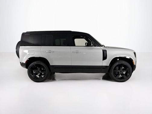 2026 Land Rover Defender 110 X-Dynamic SE
