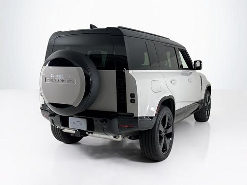 2026 Land Rover Defender 110 X-Dynamic SE