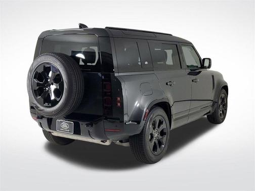 2024 Land Rover Defender P400 X-Dynamic SE