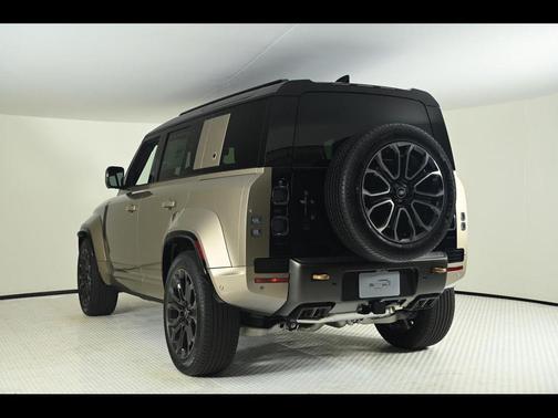 2025 Land Rover Defender V8