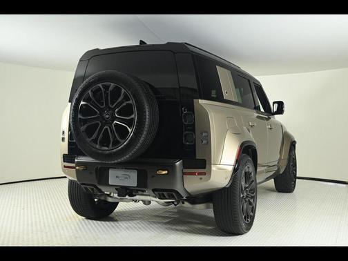 2025 Land Rover Defender V8
