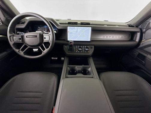 2025 Land Rover Defender V8