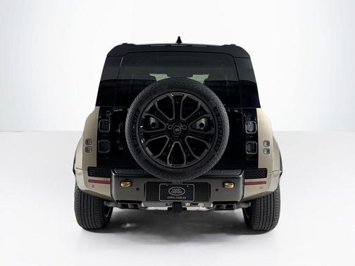 2025 Land Rover Defender V8