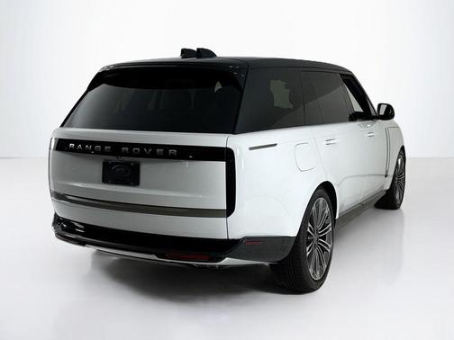 2025 Land Rover Range Rover P530 SE 7 Seat