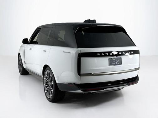 2025 Land Rover Range Rover P530 SE 7 Seat