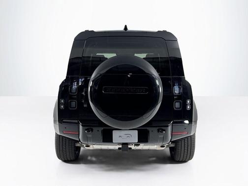 2026 Land Rover Defender 110 X-Dynamic SE