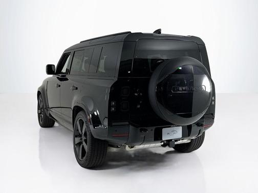 2026 Land Rover Defender 110 X-Dynamic SE