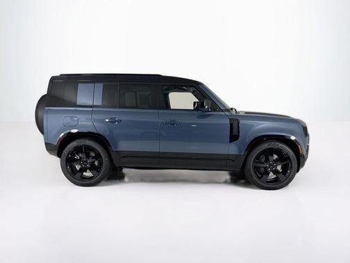 2026 Land Rover Defender 110 X-Dynamic SE