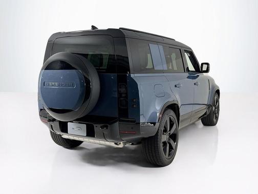 2026 Land Rover Defender 110 X-Dynamic SE