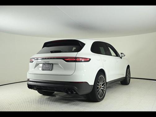 2022 Porsche Cayenne Base
