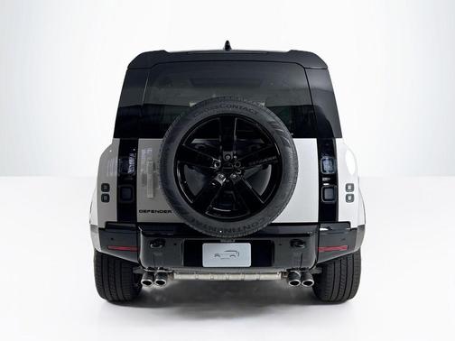 Borasco Grey 2026 Land Rover Defender P500 X-Dynamic SE