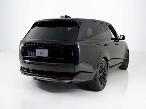 Santorini Black 2026 Land Rover Range Rover P400 SE