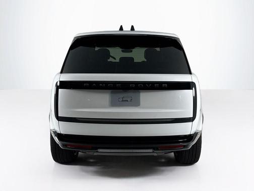 2025 Land Rover Range Rover P550e SE
