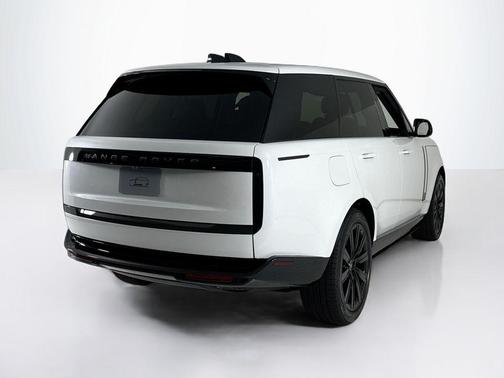 2025 Land Rover Range Rover P550e SE