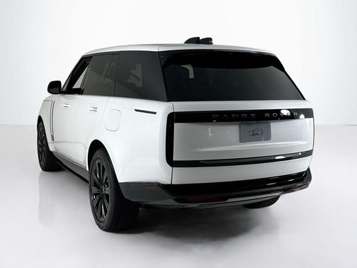 2025 Land Rover Range Rover P550e SE
