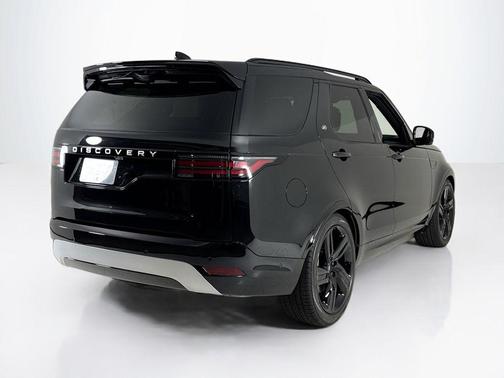 2026 Land Rover Discovery Tempest Edition