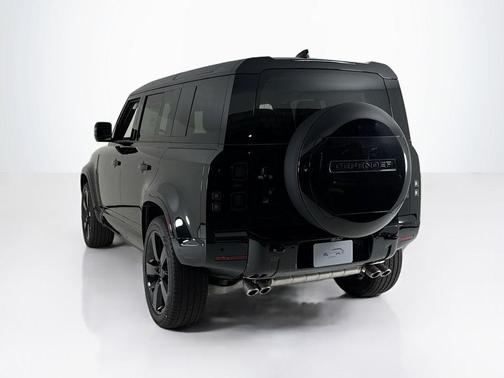 2026 Land Rover Defender P500 X-Dynamic SE