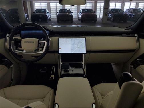 2025 Land Rover Range Rover P530 SE