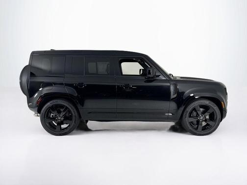 2025 Land Rover Defender P500 X-Dynamic SE