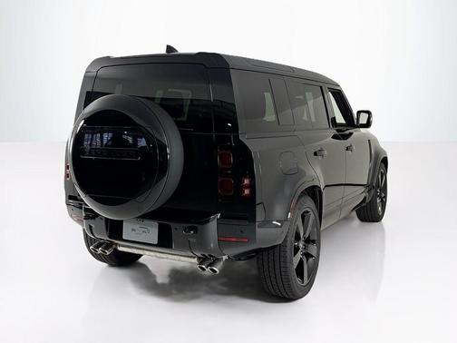 2025 Land Rover Defender P500 X-Dynamic SE