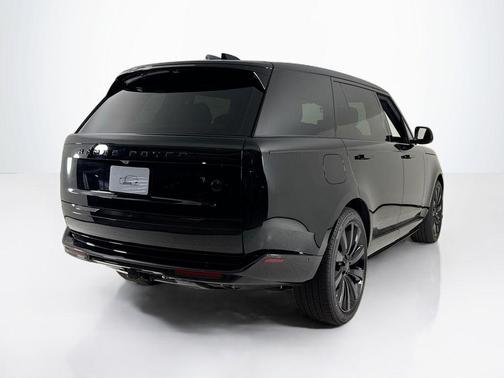 2026 Land Rover Range Rover P615 SV Black