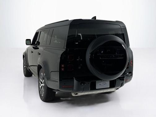 2025 Land Rover Defender P400 X-Dynamic SE