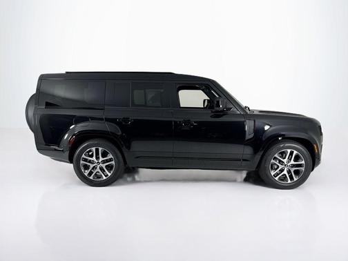 2025 Land Rover Defender P400 X-Dynamic SE