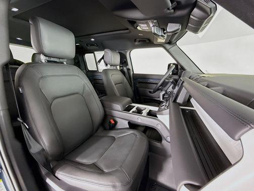 2025 Land Rover Defender P300