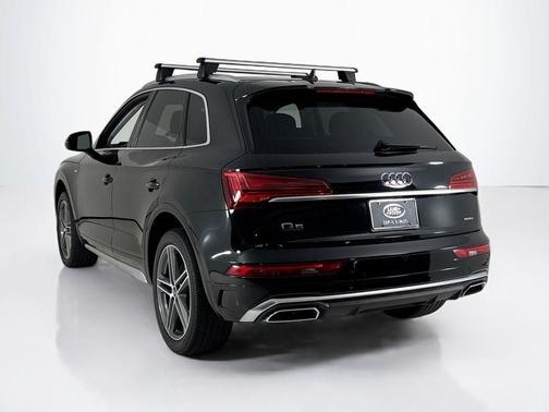 Mythos Black Metallic 2022 Audi Q5 45 S line quattro Premium