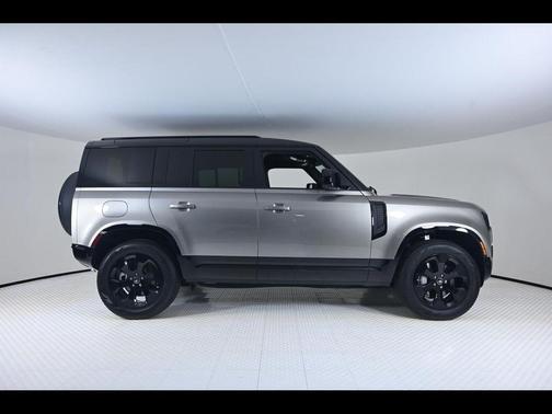 2025 Land Rover Defender P400 X-Dynamic SE