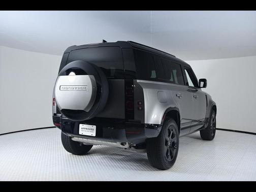 2025 Land Rover Defender P400 X-Dynamic SE