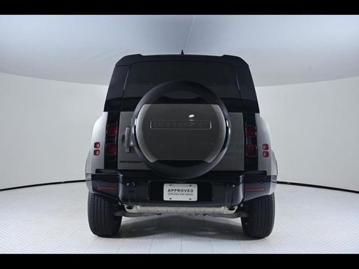 2025 Land Rover Defender P400 X-Dynamic SE