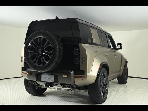 2025 Land Rover Defender V8