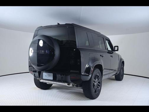 2026 Land Rover Defender 110 X-Dynamic SE