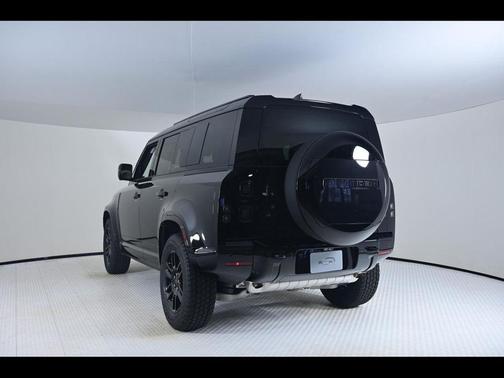 2026 Land Rover Defender 110 X-Dynamic SE