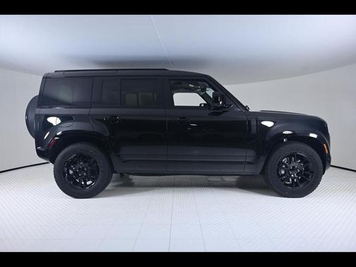 2026 Land Rover Defender 110 X-Dynamic SE