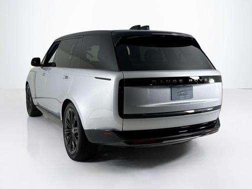 2025 Land Rover Range Rover P400 SE 7 Seat