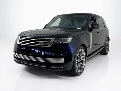 2026 Land Rover Range Rover P615 SV