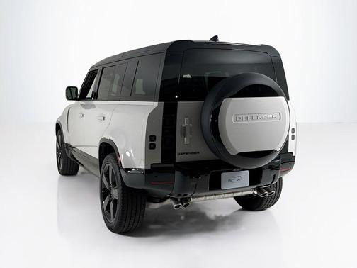 2026 Land Rover Defender 110 X-Dynamic SE