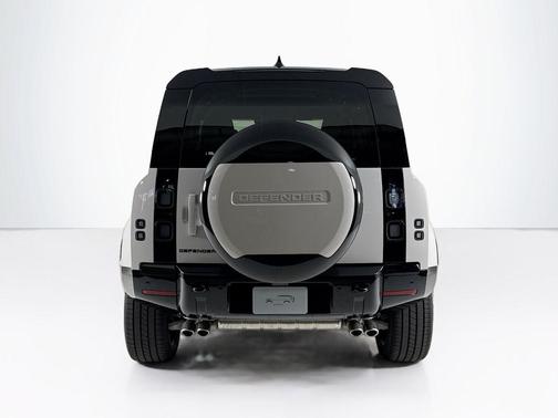 2026 Land Rover Defender 110 X-Dynamic SE