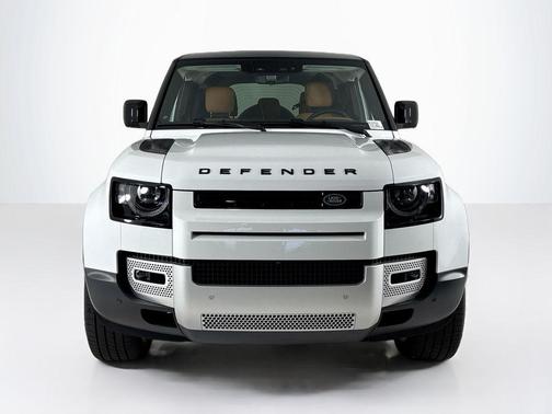 2024 Land Rover Defender P500 SE