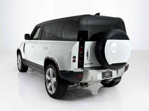 2024 Land Rover Defender P500 SE