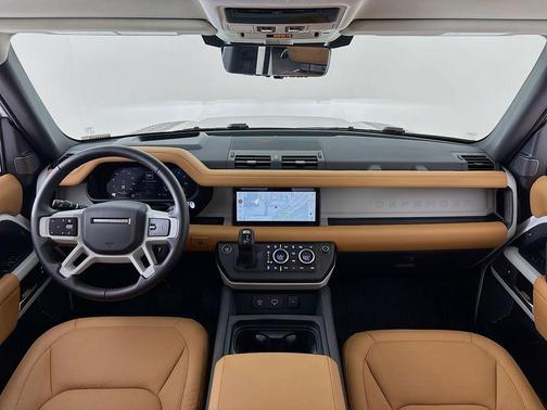 2024 Land Rover Defender P500 SE