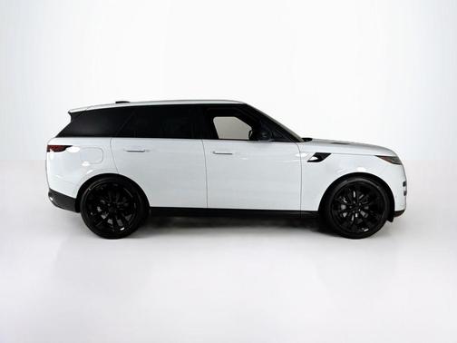 2026 Land Rover Range Rover Sport SE