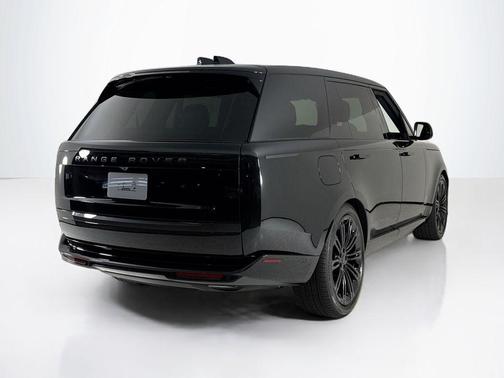 2026 Land Rover Range Rover P400 SE 7 Seat