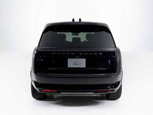 2026 Land Rover Range Rover P400 SE 7 Seat