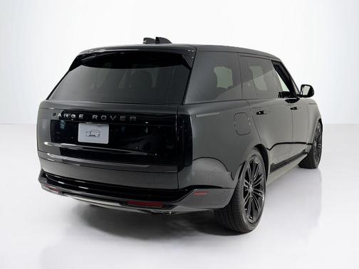 2025 Land Rover Range Rover P530 SE 7 Seat